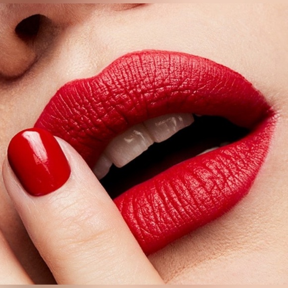 MAC “RUBY WOO” LIPSTICK BRAND NEW BOXED FULL-SIZED - Picture 3 of 7